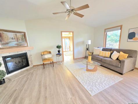 2107 Springview Drive Mason City IA 50401