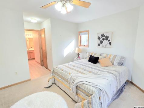 2107 Springview Drive Mason City IA 50401