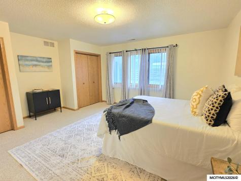 1230 Plymouth Road #6 Mason City IA 50401