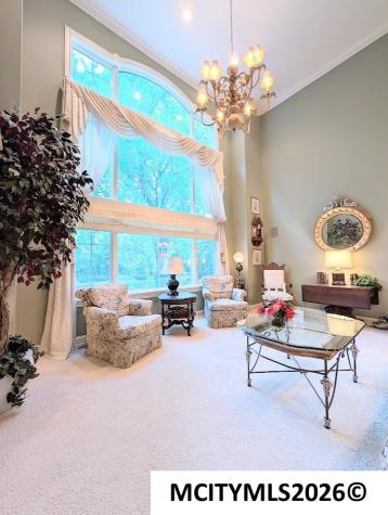 2030 Hunters Ridge Drive Mason City IA 50401