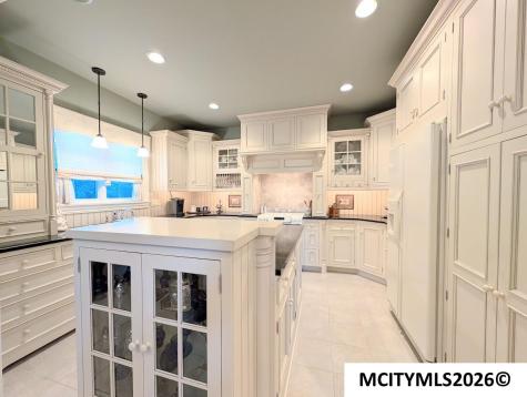 2030 Hunters Ridge Drive Mason City IA 50401