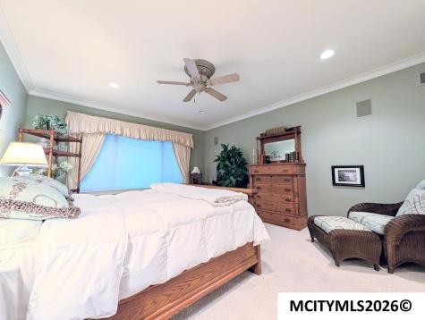2030 Hunters Ridge Drive Mason City IA 50401