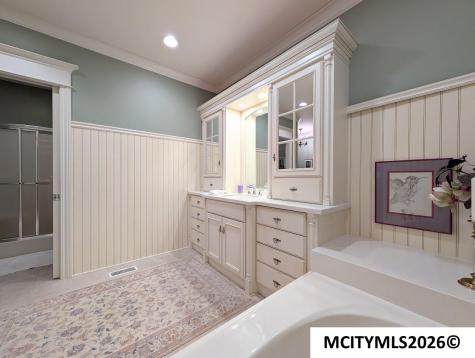 2030 Hunters Ridge Drive Mason City IA 50401