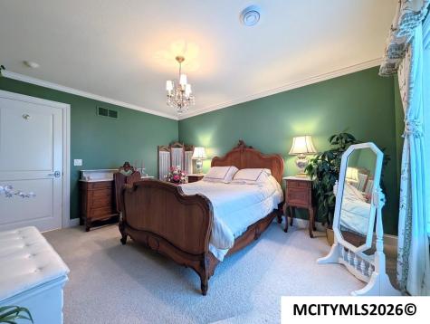2030 Hunters Ridge Drive Mason City IA 50401