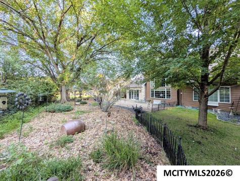 2030 Hunters Ridge Drive Mason City IA 50401