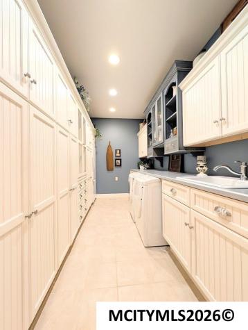 2030 Hunters Ridge Drive Mason City IA 50401