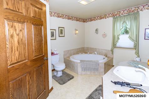 20688 Spruce Avenue Mason City IA 50401
