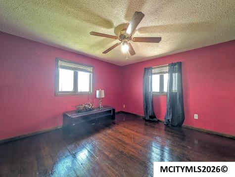 1437 270th Street Marble Rock IA 50653