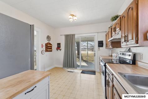 21530 Pheasant Avenue Mason City IA 50401