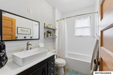 21530 Pheasant Avenue Mason City IA 50401