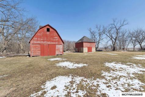 21530 Pheasant Avenue Mason City IA 50401