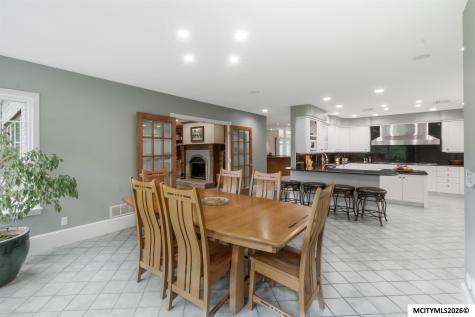 1881 12th NE Mason City IA 50401