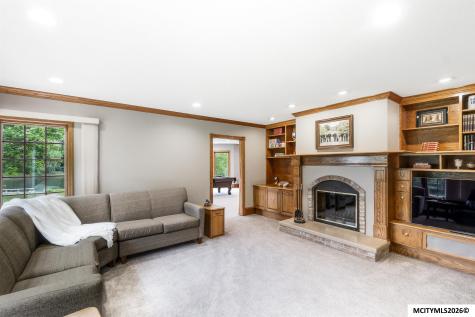 1881 12th NE Mason City IA 50401