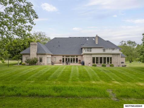 1881 12th NE Mason City IA 50401