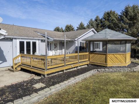 2037 12th NE Mason City IA 50401