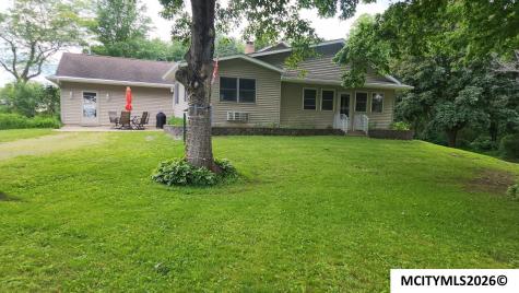 1787 Gilmore Ava New Hampton IA 50659