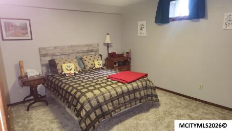1787 Gilmore Ava New Hampton IA 50659