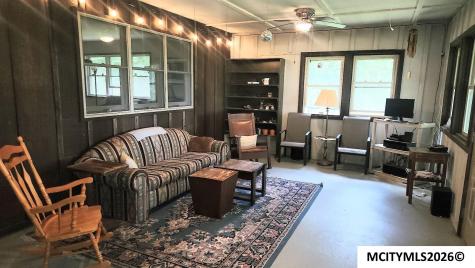1787 Gilmore Ava New Hampton IA 50659