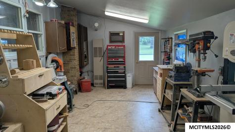 1787 Gilmore Ava New Hampton IA 50659