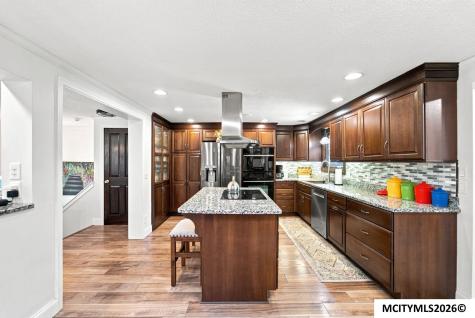 20722 Poplar Avenue Mason City IA 50401