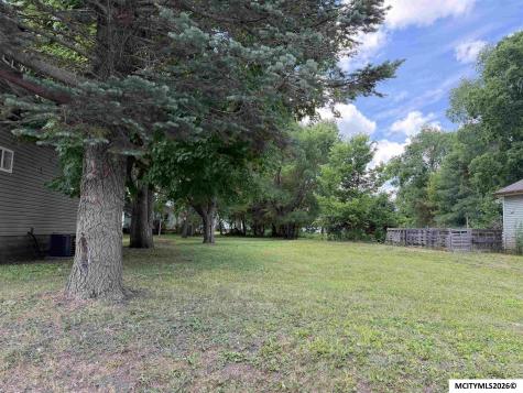 1518 N Pennsylvania Mason City IA 50401
