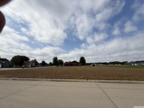 Lot 9 Asbury 8th Mason City IA 50401