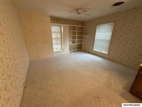 214 1st Street NW Mason City IA 50401