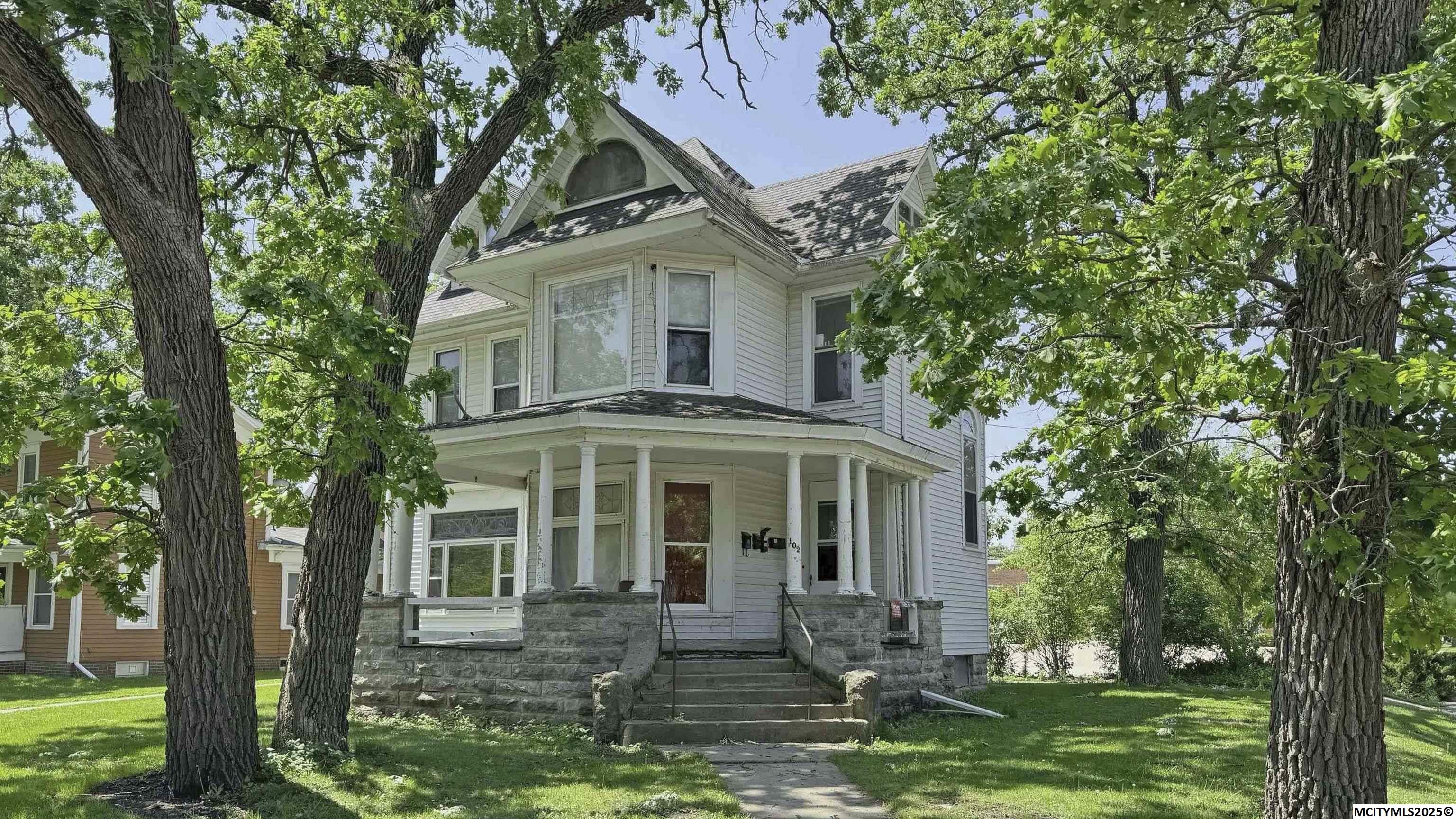 102 S Connecticut Mason City IA 50401