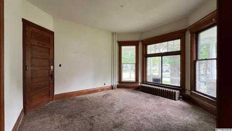 102 S Connecticut Mason City IA 50401