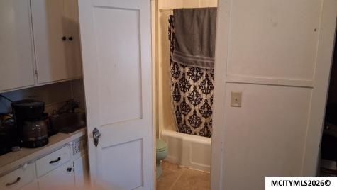 220 3rd NW Mason City IA 50401