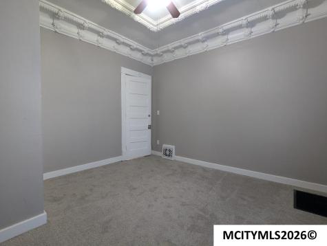 304 1st SW Mason City IA 50401