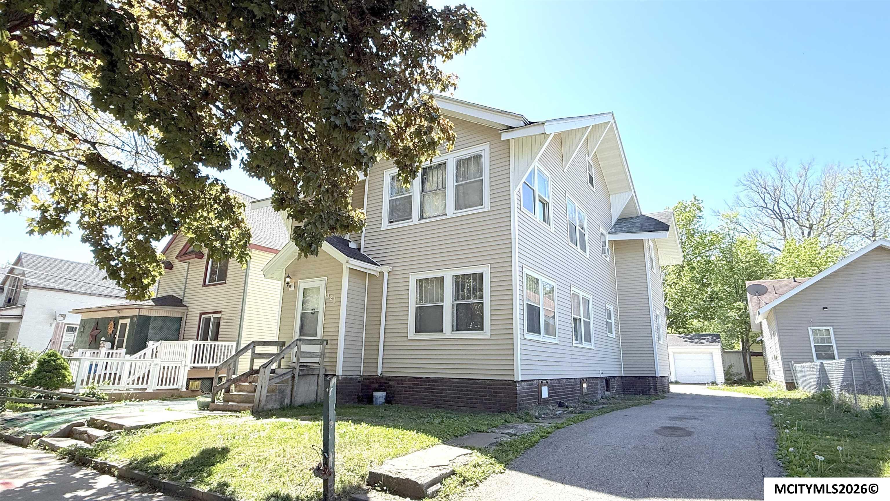 321 3rd NW Mason City IA 50401