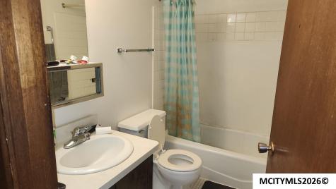 407 5th NW Mason City IA 50401