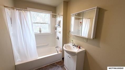 25-27 6th NW Mason City IA 50401