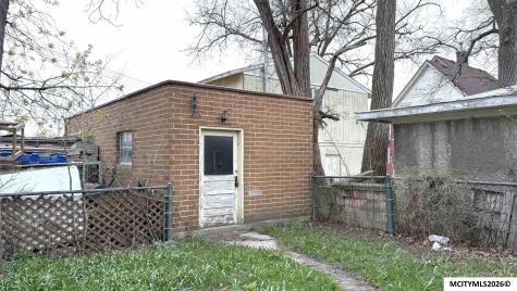 25-27 6th NW Mason City IA 50401