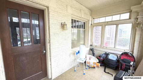 25-27 6th NW Mason City IA 50401