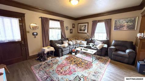 25-27 6th NW Mason City IA 50401