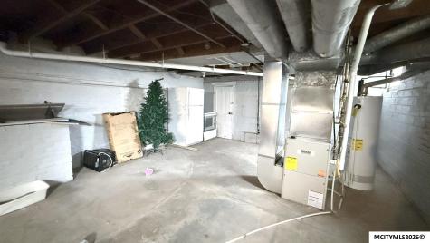 25-27 6th NW Mason City IA 50401