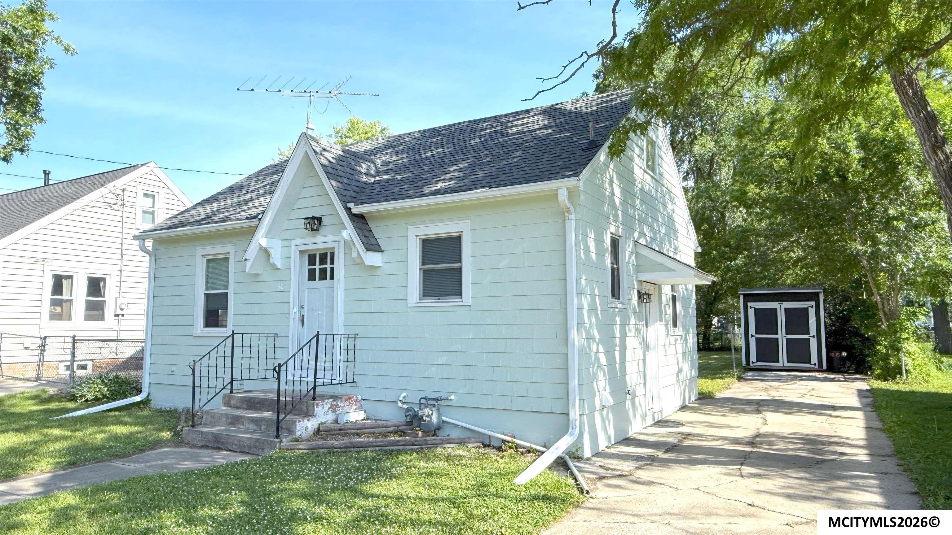 912 15th NE Mason City IA 50401