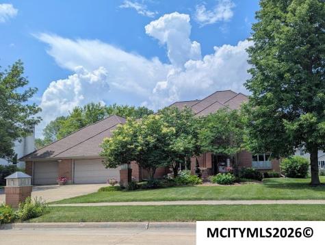 2 Deer Creek Court Mason City IA 50401