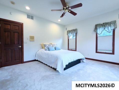 2 Deer Creek Court Mason City IA 50401