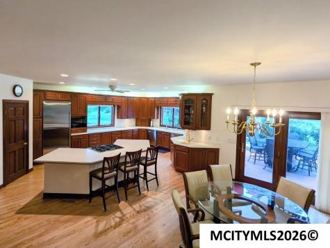 2 Deer Creek Court Mason City IA 50401