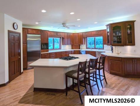 2 Deer Creek Court Mason City IA 50401