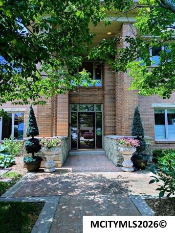 2 Deer Creek Court Mason City IA 50401