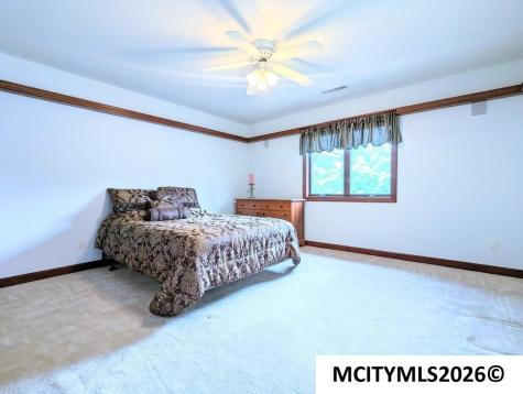 2 Deer Creek Court Mason City IA 50401