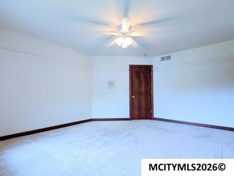 2 Deer Creek Court Mason City IA 50401