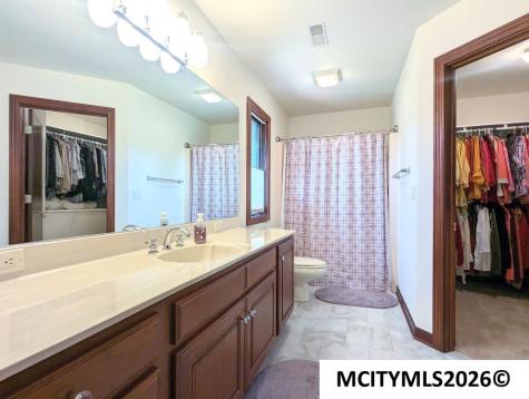 2 Deer Creek Court Mason City IA 50401