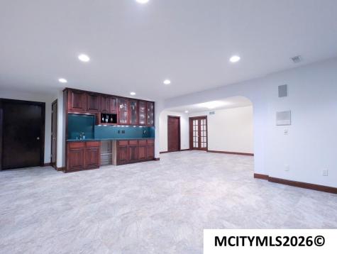 2 Deer Creek Court Mason City IA 50401