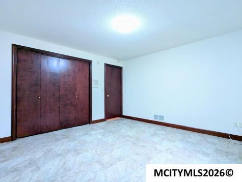 2 Deer Creek Court Mason City IA 50401