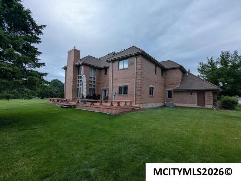 2 Deer Creek Court Mason City IA 50401
